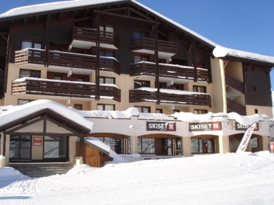 2 pièces 4 personnes, ski aux pieds, wifi gratuit, parking Les Menuires - FR-1-178-94 Apartment in Les Allues