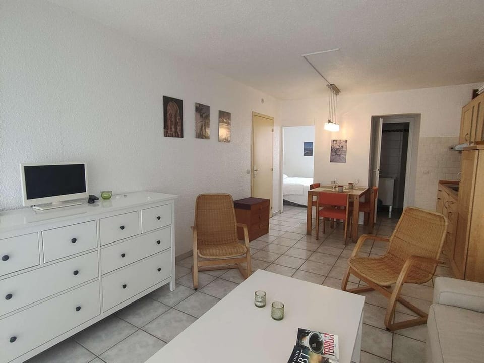 Appartement T2 avec Terrasse et Piscine, Parking Privé, Espace Aquatique - Le Barcarès - FR-1-195-22 Apartment in Le Barcarès