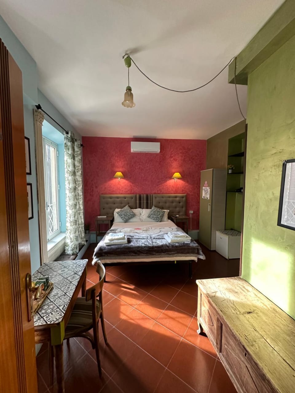 Photo of the whole room