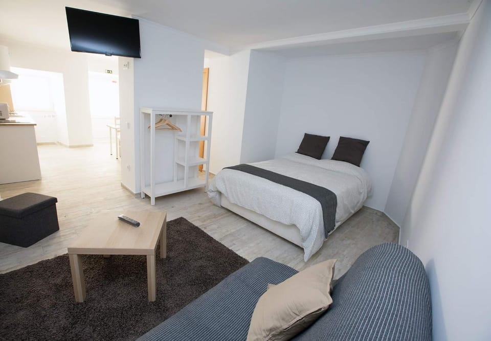 Communal lounge/ TV room, Bed, TV and multimedia, Bedroom