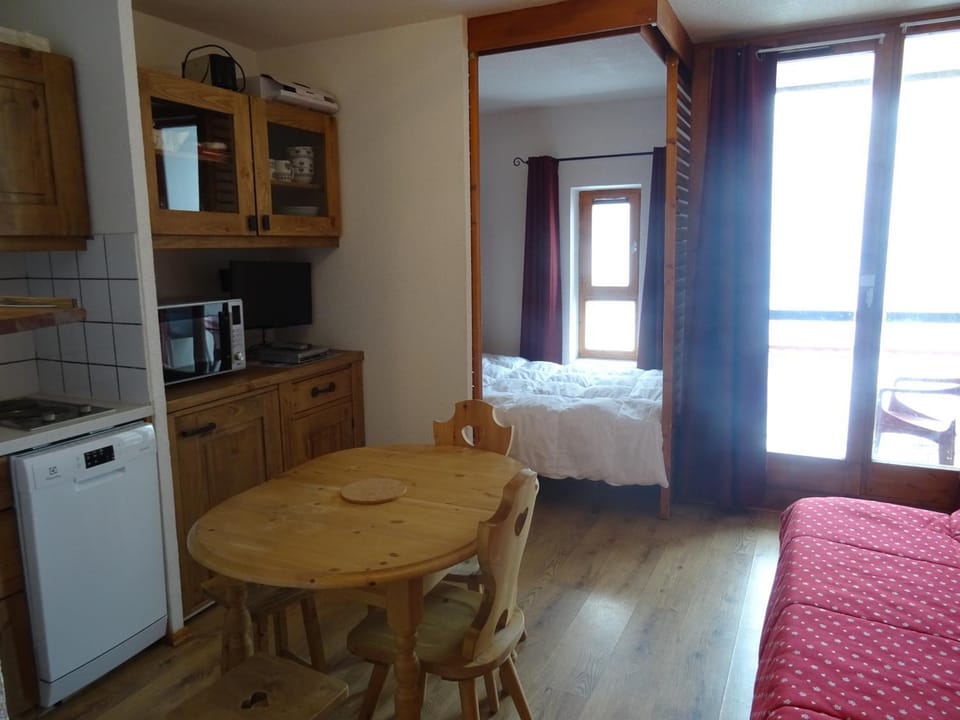 Studio cosy pour 3 pers, balcon sud, proche pistes et commerces, Arc 2000 - FR-1-411-450 Apartment in Bourg-Saint-Maurice