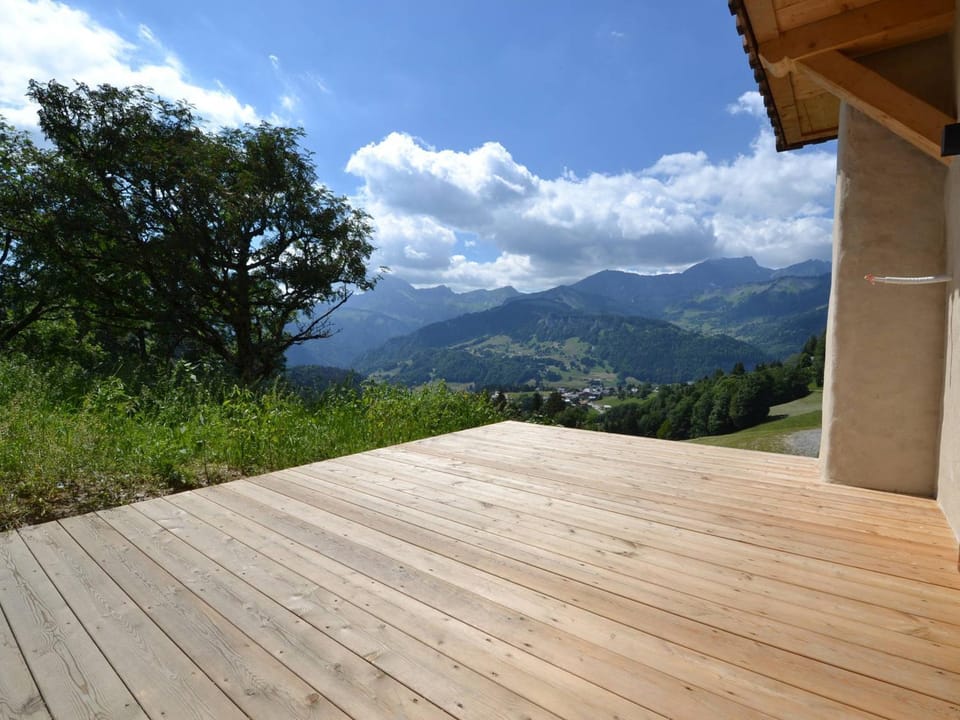 Appartement charmant avec grande terrasse et parking - FR-1-505-35 Apartment in Notre-Dame-de-Bellecombe