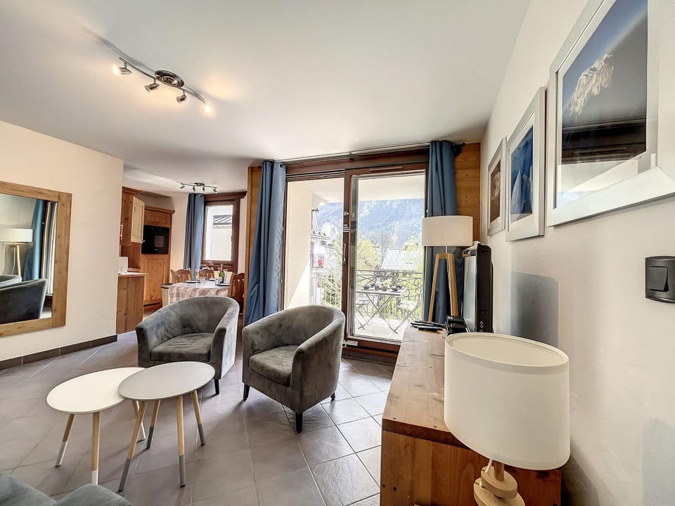 Appartement T3 au Centre de Chamonix avec WIFI et Parking - FR-1-507-3 Apartment in Chamonix