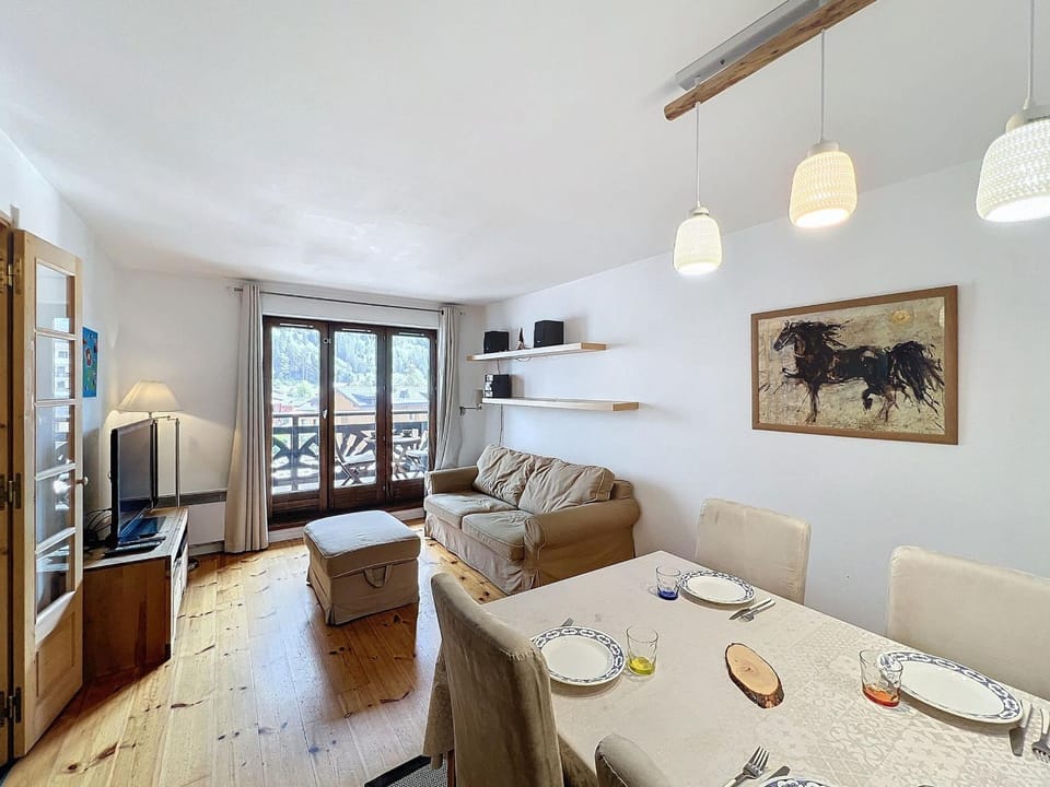Chamonix: Appart 4 pers, Parking, Wifi - FR-1-507-24 Apartment in Chamonix