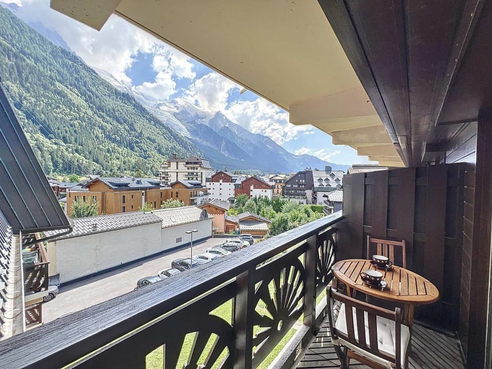 Chamonix: Appart 4 pers, Parking, Wifi - FR-1-507-24 Apartment in Chamonix