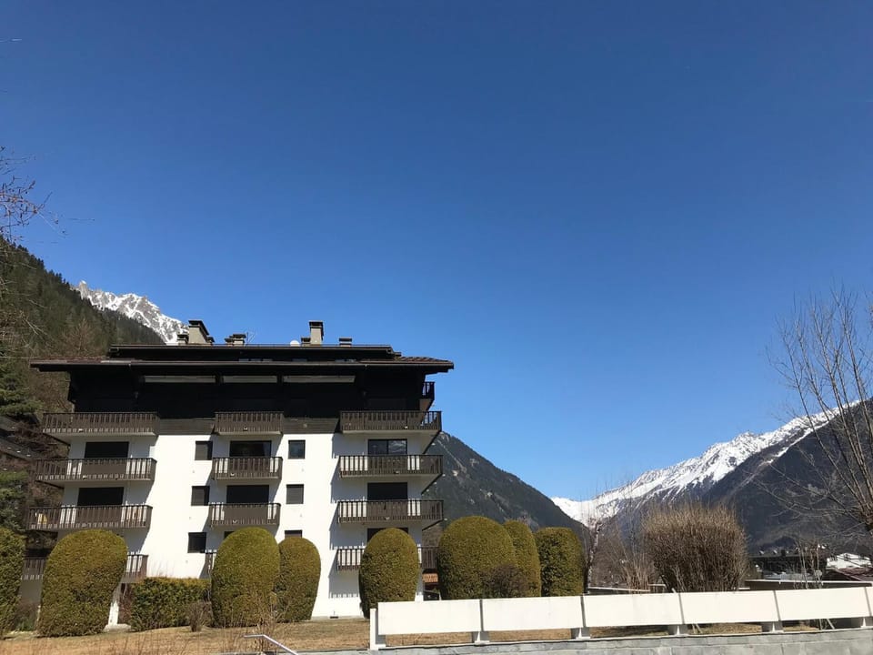 T2 spacieux 45m² pour 4 pers, centre Chamonix, parking inclus - FR-1-507-27 Apartment in Chamonix