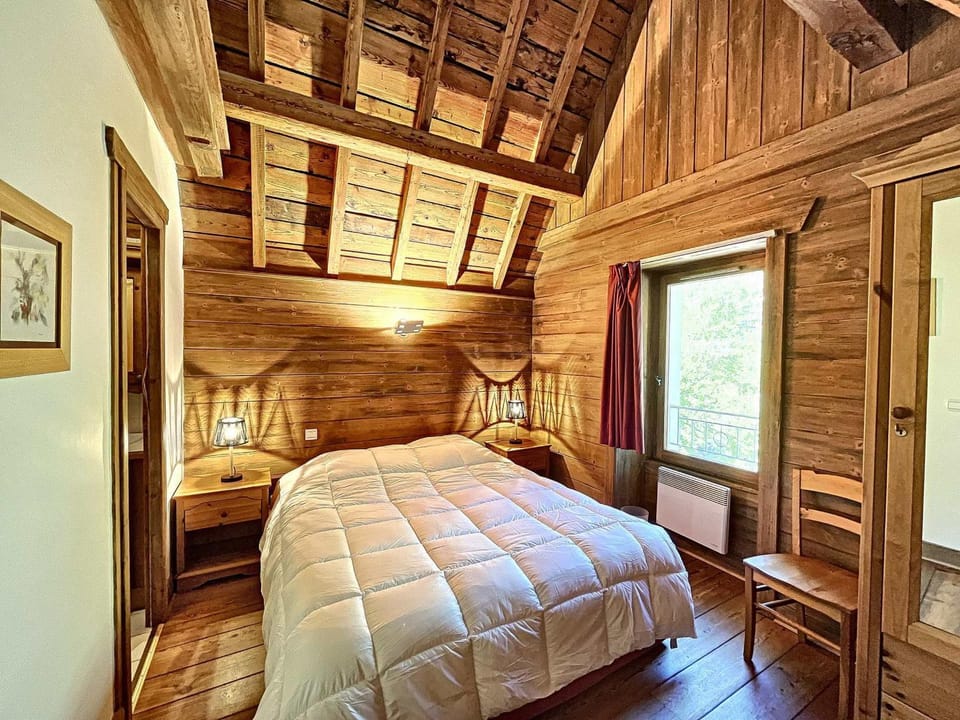 Chamonix: Appart. standing 6 pers, 3 ch, parking, centre-ville - FR-1-507-35 Apartment in Chamonix