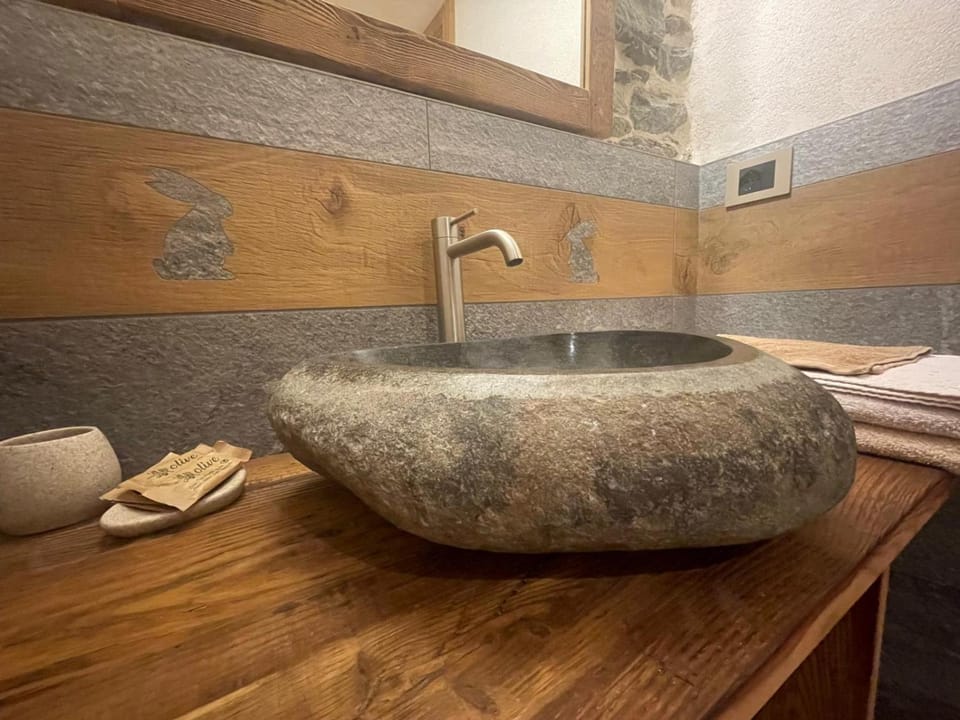 Bathroom, towels