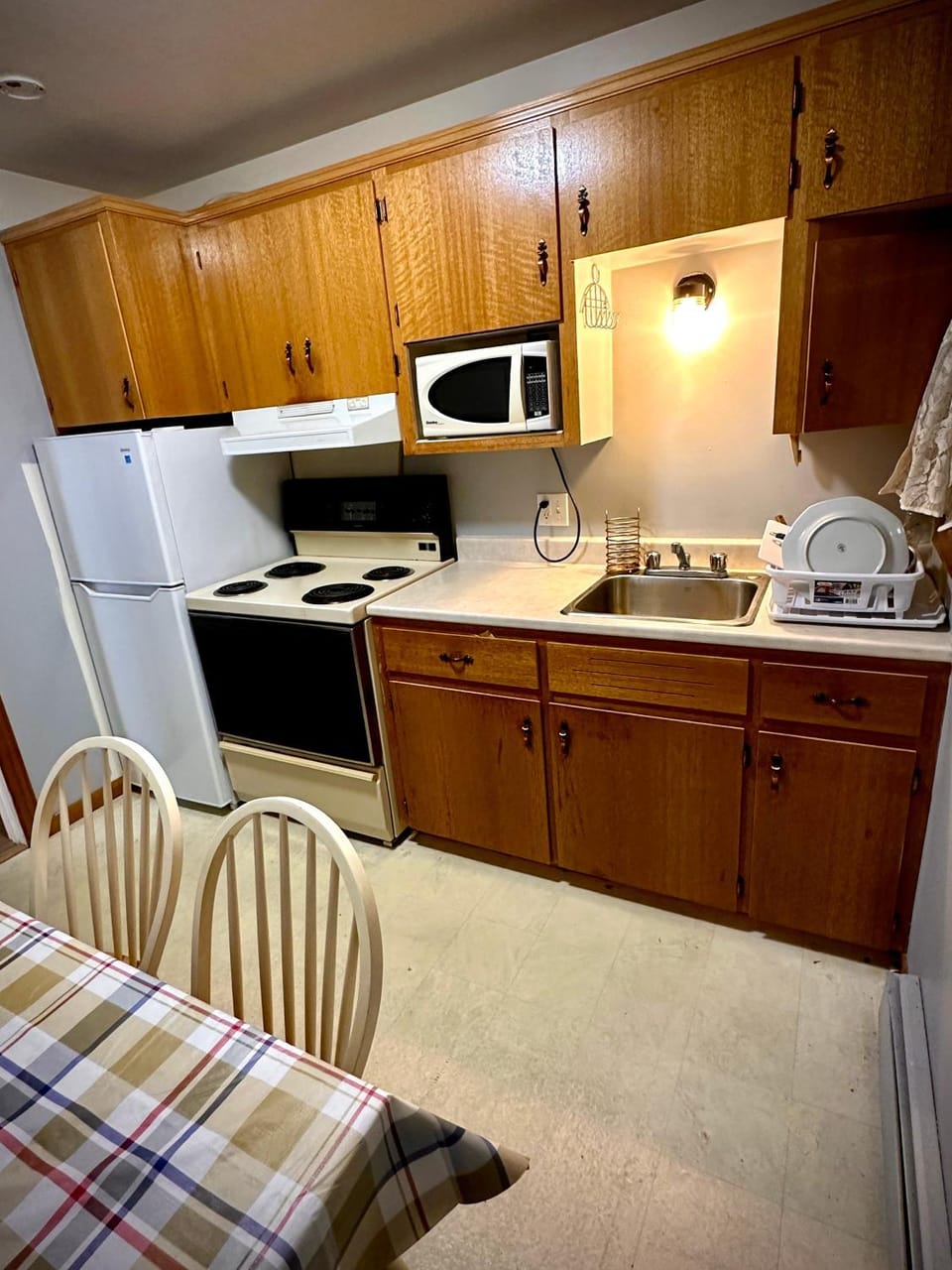 Kitchen or kitchenette, Dining area, oven, stove, toaster