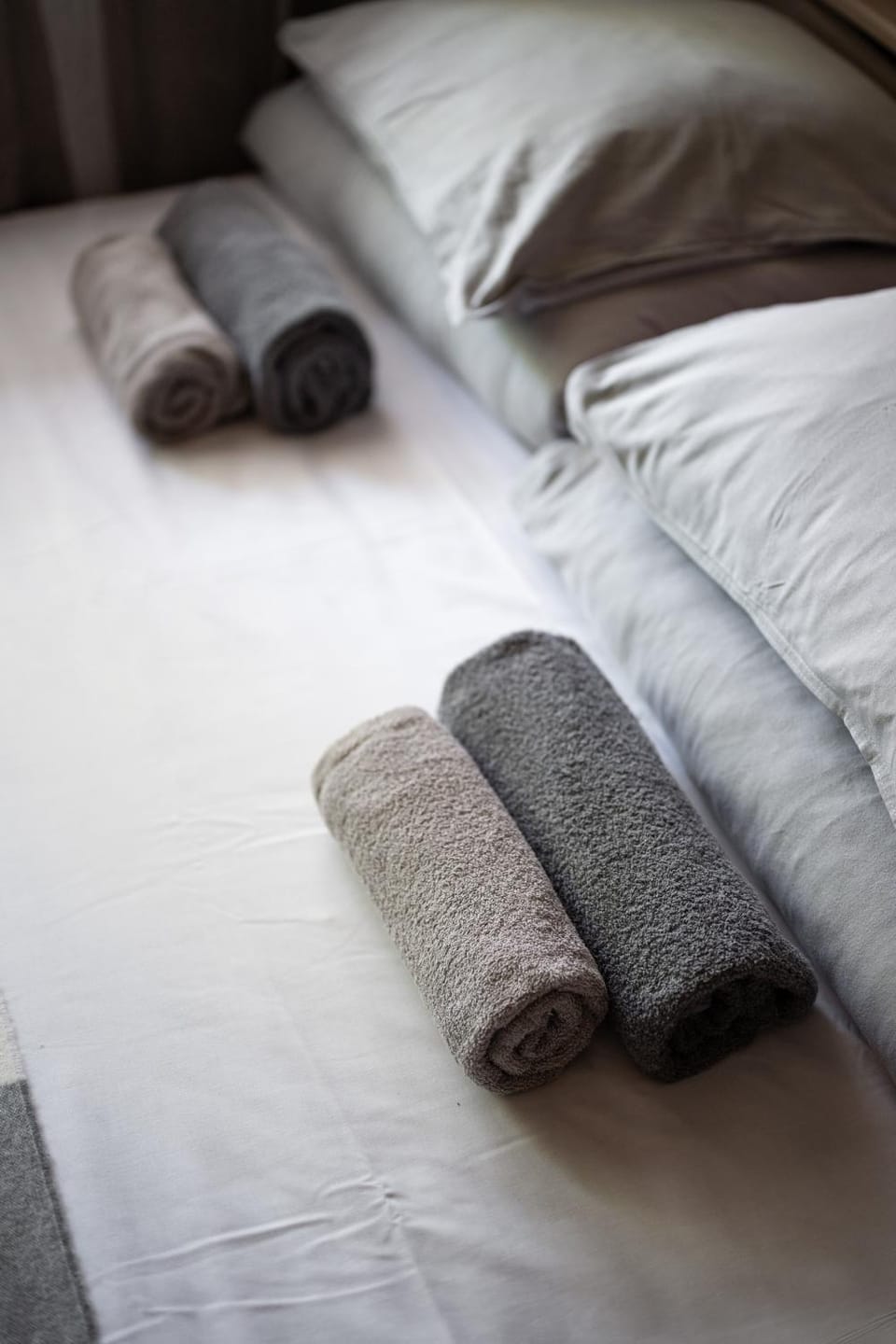 Photo of the whole room, towels