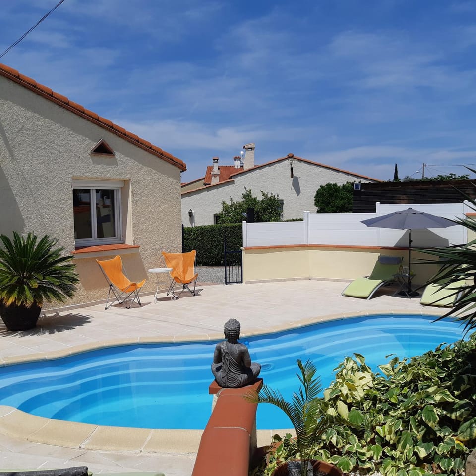 Swimming pool, Swimming pool