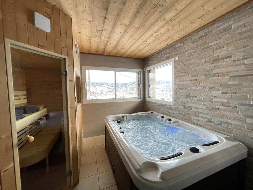 le bleu du lac Sauna et Spa Chalet in Gérardmer