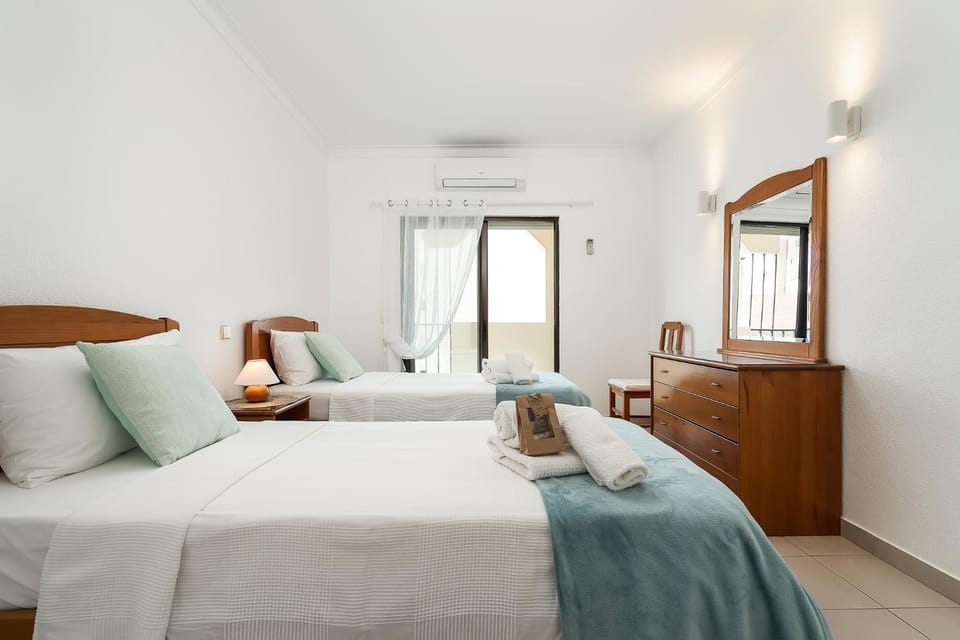 Bed, Bedroom, Sea view