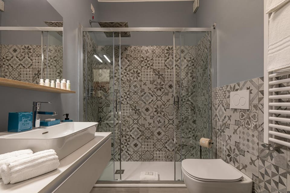 Shower, Toilet, Bathroom
