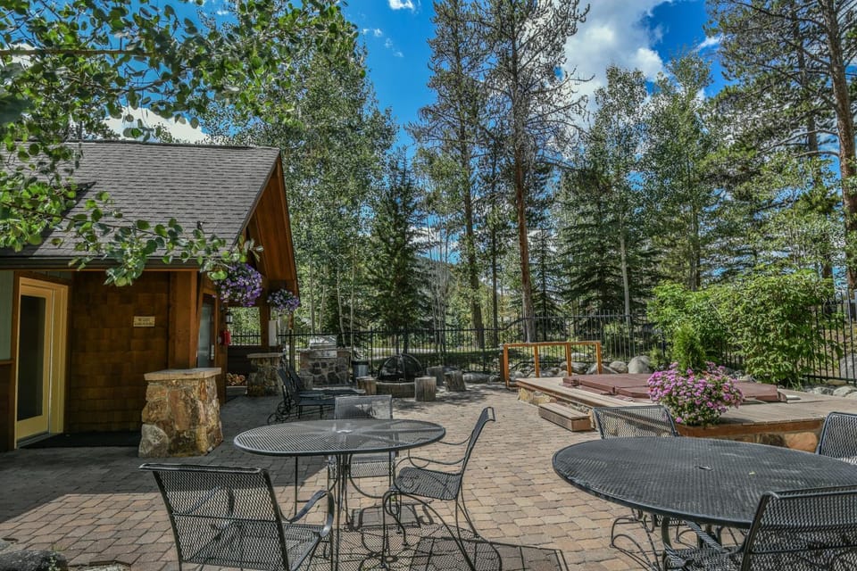 Seasons 1851 by SummitCove Lodging House in Keystone