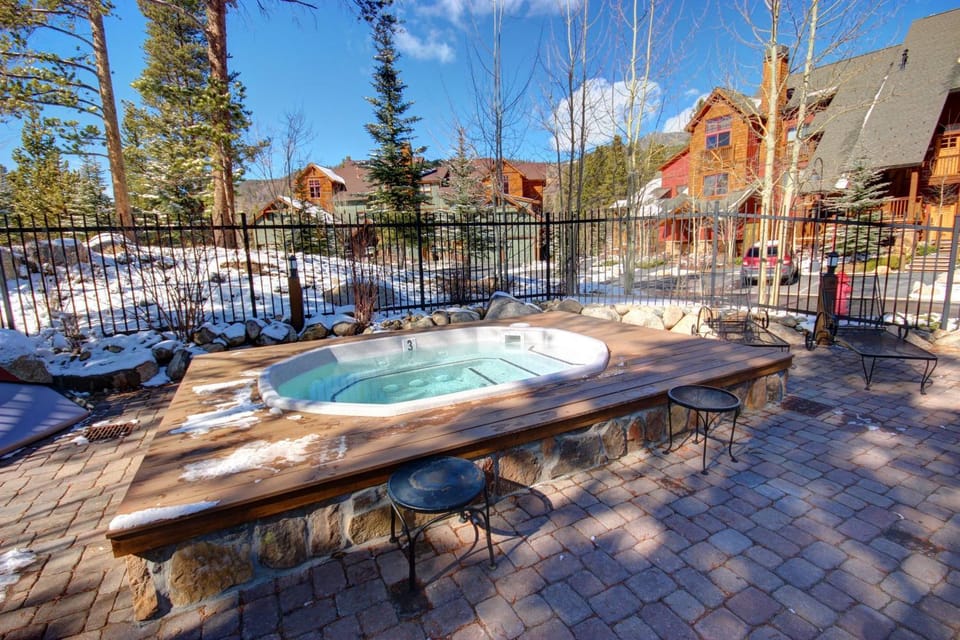 Seasons 1851 by SummitCove Lodging House in Keystone