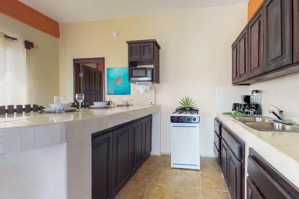 Honey Camp #1 at Laguna Suite -Gold Standard Certified Apartment in San Pedro