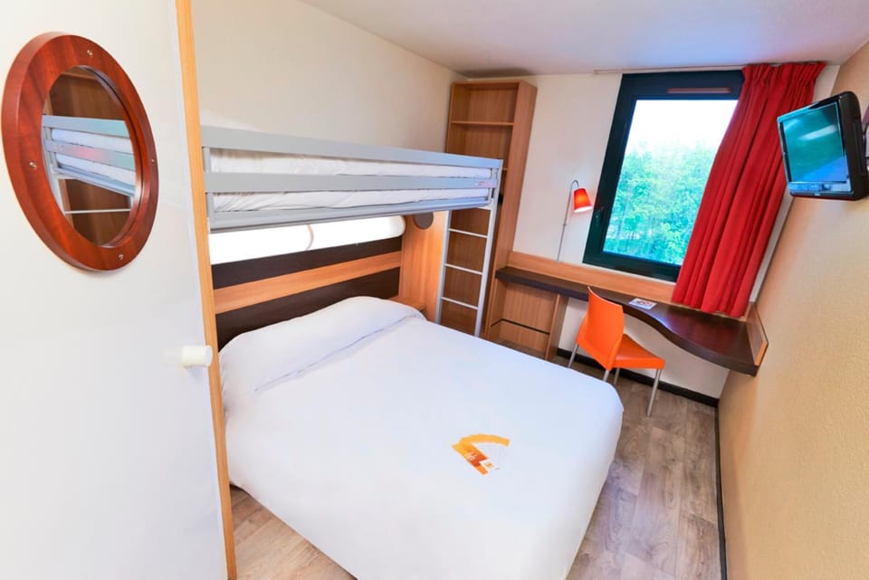 Staff, Bed, People, Animals, Bedroom, Pets, cot, bunk bed, Family