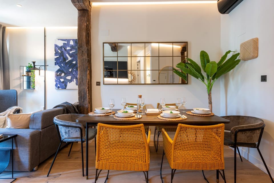 Seating area, Dining area