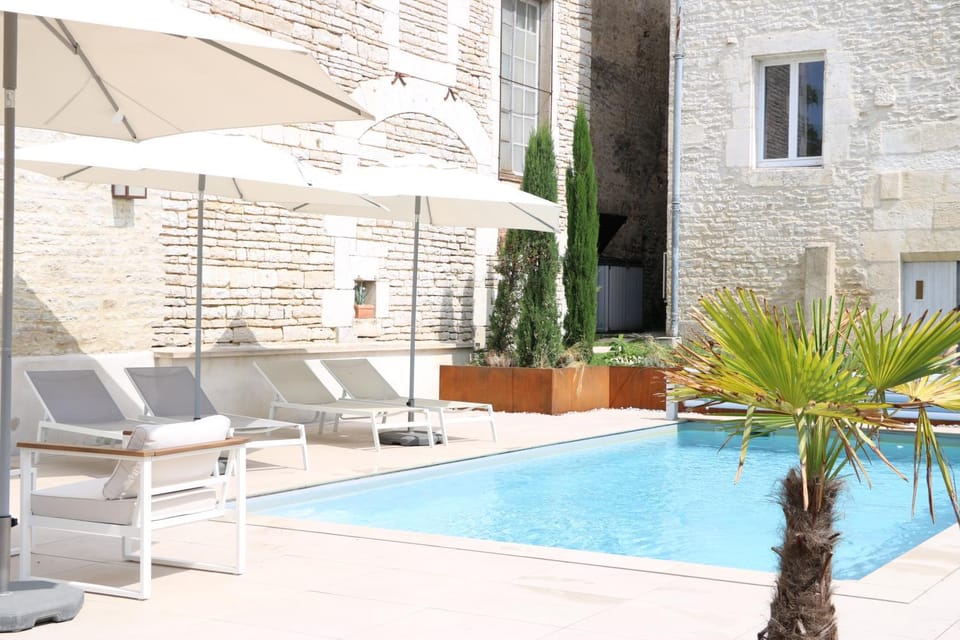 Balcony/Terrace, Swimming pool, sunbed