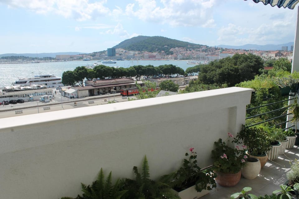Balcony/Terrace, Mountain view, Sea view
