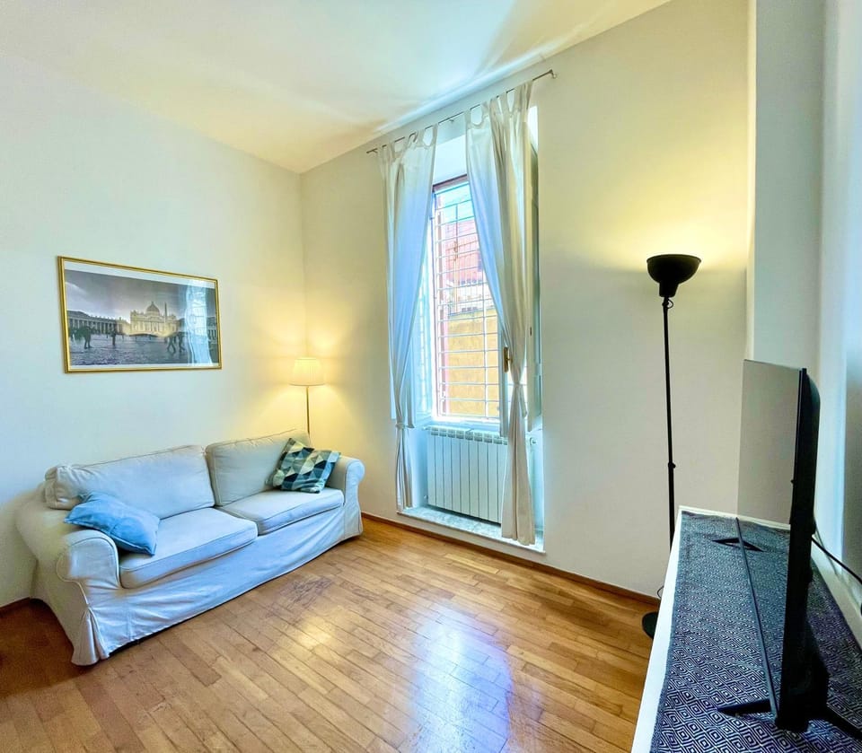 Communal lounge/ TV room, TV and multimedia, Living room, Seating area