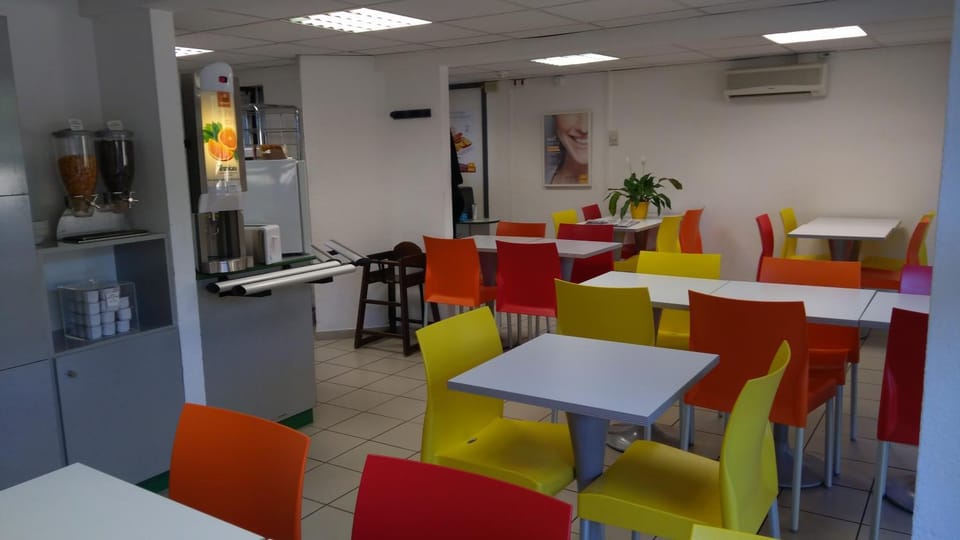 Area and facilities, Meals