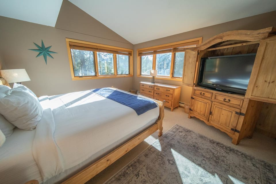 Pines 2045 by SummitCove Lodging in Colorado House in Keystone
