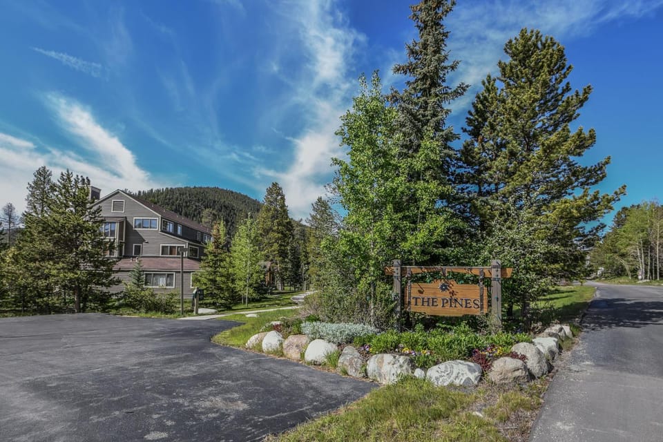 Pines 2045 by SummitCove Lodging in Colorado House in Keystone