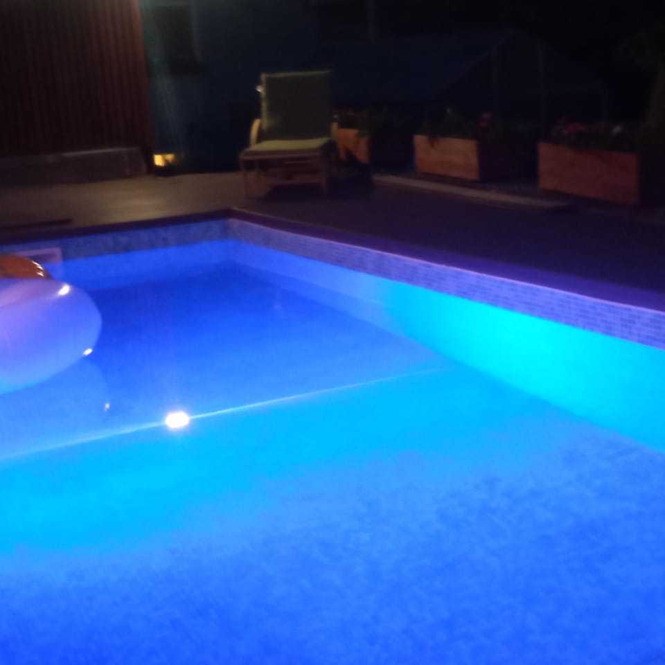 Hot Tub, Swimming pool