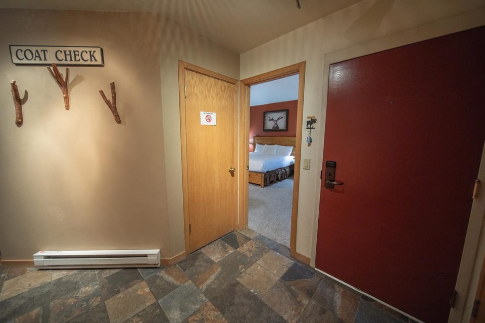 Ski Run 302 by SummitCove Lodging in Colorado House in Keystone