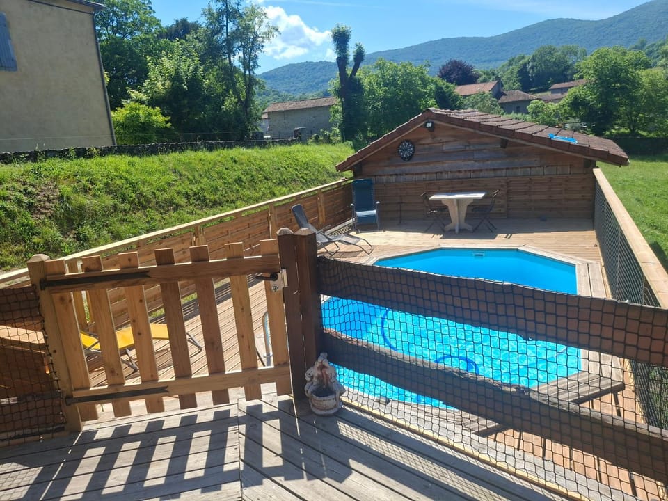 Le Refuge De L'Ourse Chalet in Occitanie