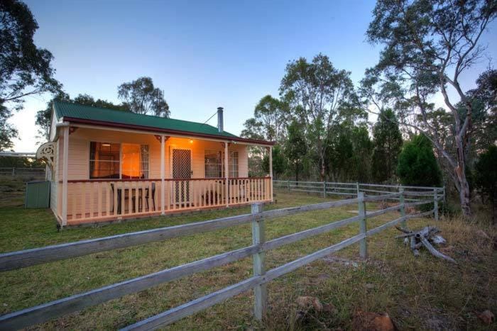 Accommodation Creek Cottages & Sundown View Suites Villa in Ballandean