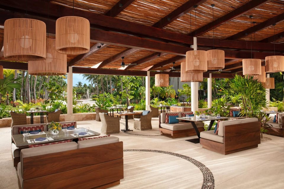 Restaurant/places to eat, Buffet breakfast