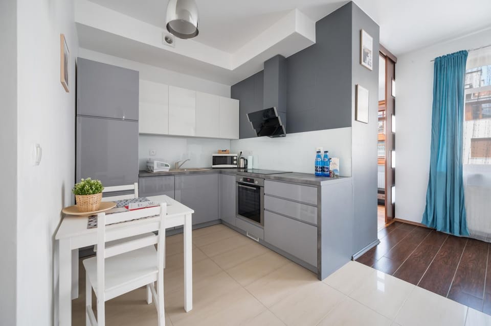 Kitchen or kitchenette, oven, stove