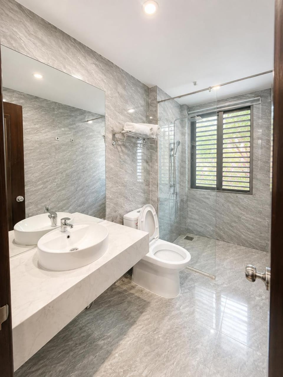 Toilet, Bathroom, bidet, towels