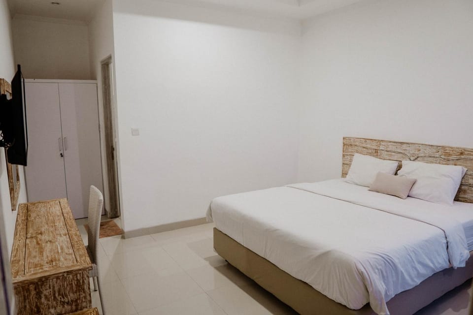 Berawa Dini Guesthouse Bed and Breakfast in North Kuta