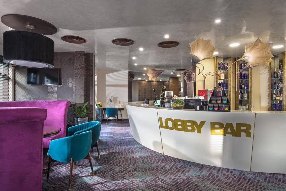Property building, Lobby or reception, Lounge or bar, On site, Time of day