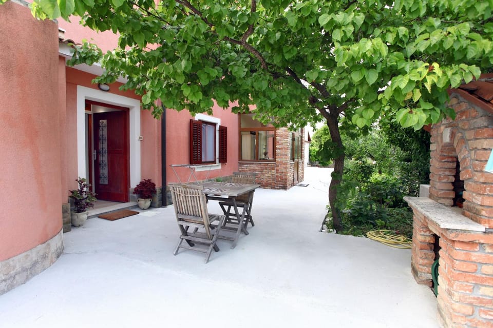 BBQ facilities, Balcony/Terrace, Seating area