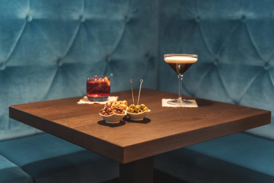 Lounge or bar, Food and drinks, Drinks