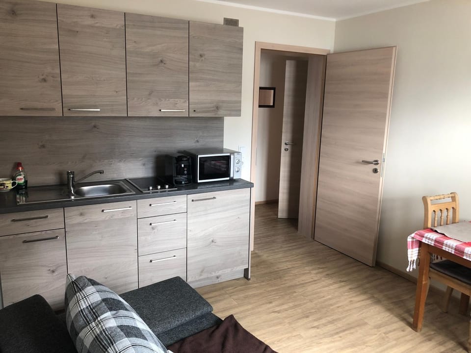 Kitchen or kitchenette, Seating area, Dining area