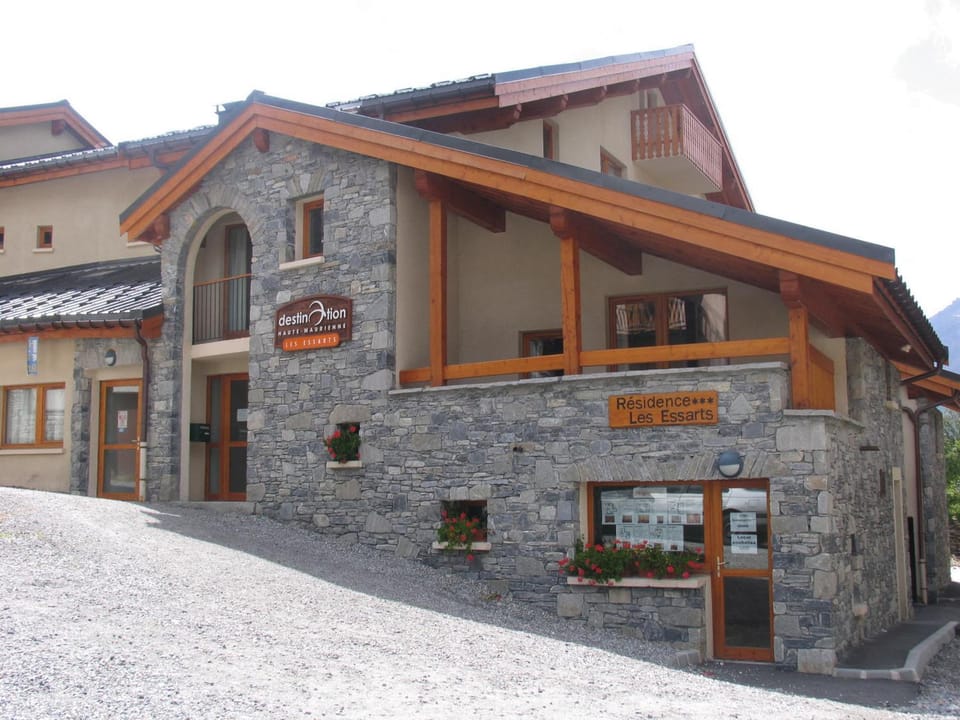 Appartement pour 6 au centre de Lanslevillard, proche des pistes avec balcon et WIFI - FR-1-508-15 Apartment in Piedmont