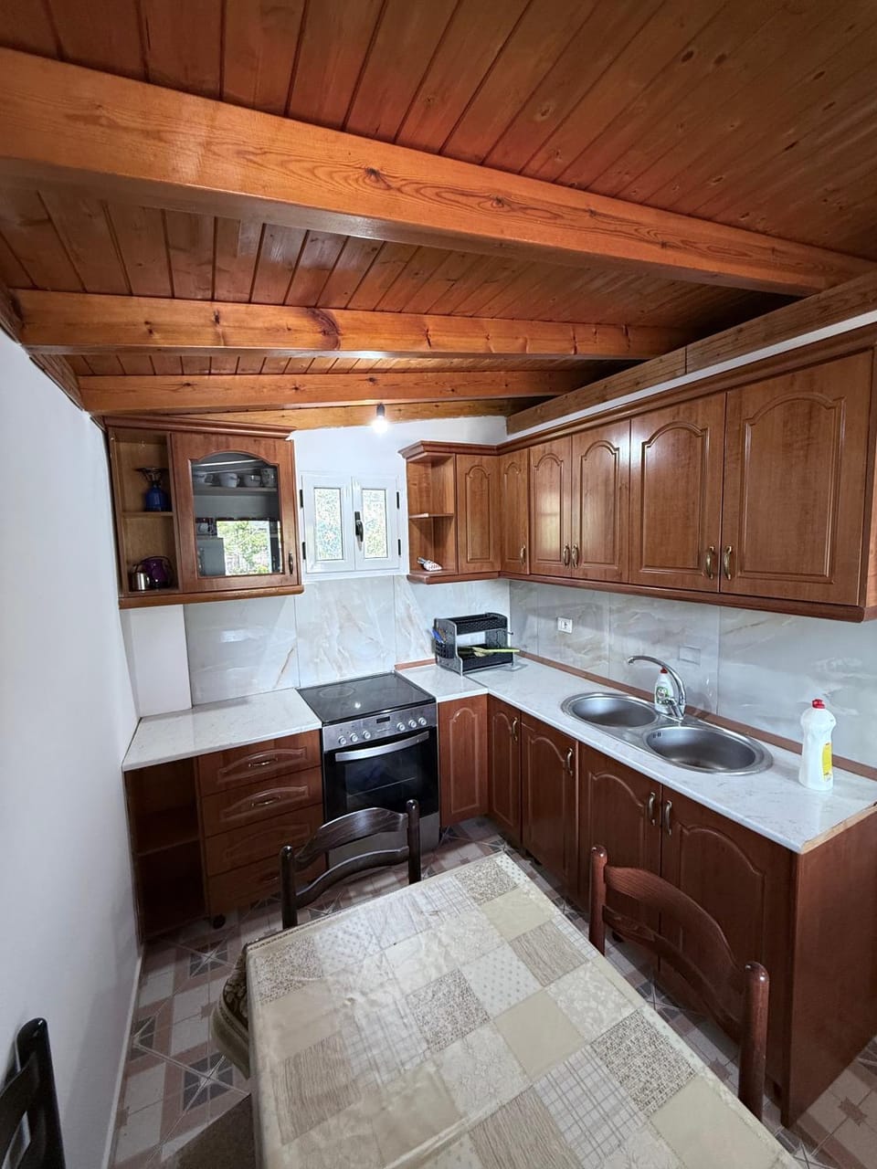 Kitchen or kitchenette, pet friendly, stove