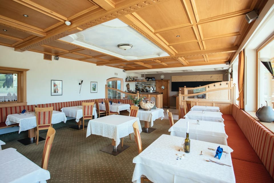 Restaurant/places to eat, Restaurant/places to eat