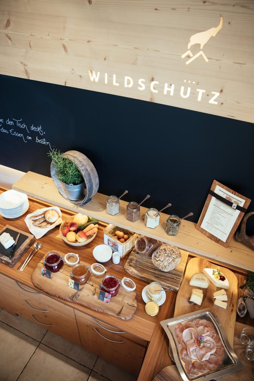Restaurant/places to eat, Buffet breakfast