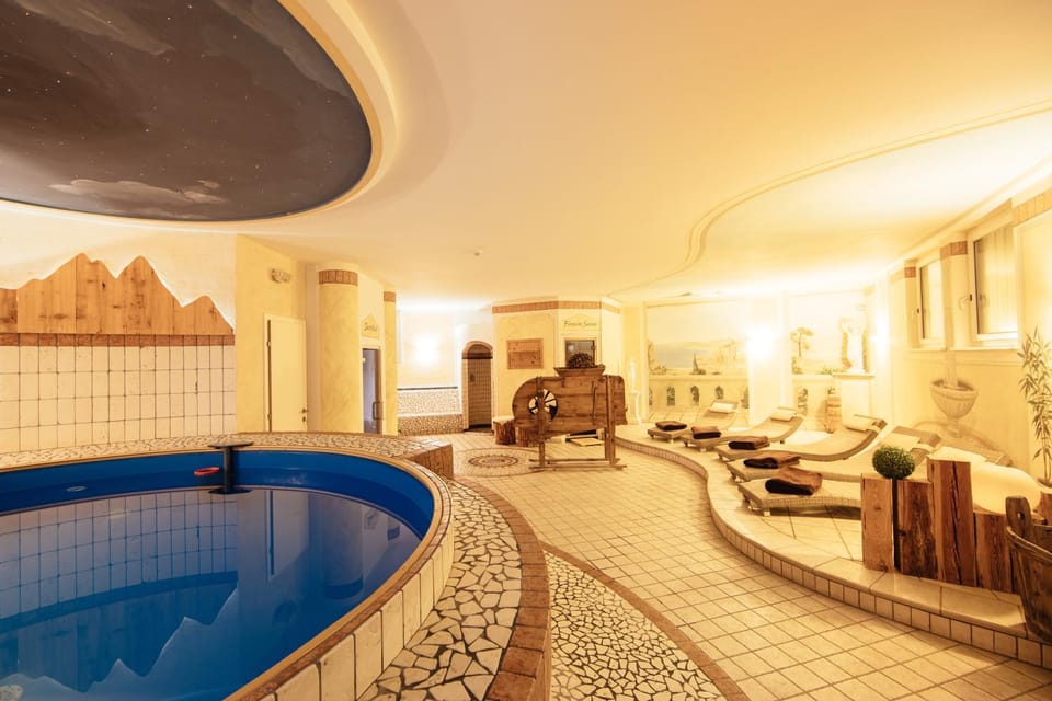 Sauna, Swimming pool
