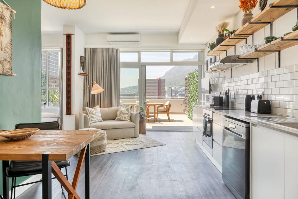 Coffee/tea facilities, Kitchen or kitchenette, Living room, Seating area, Dining area, oven