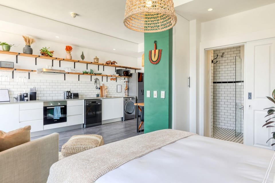 Bed, Kitchen or kitchenette, oven, stove