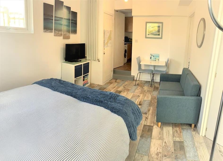 Communal lounge/ TV room, Bedroom