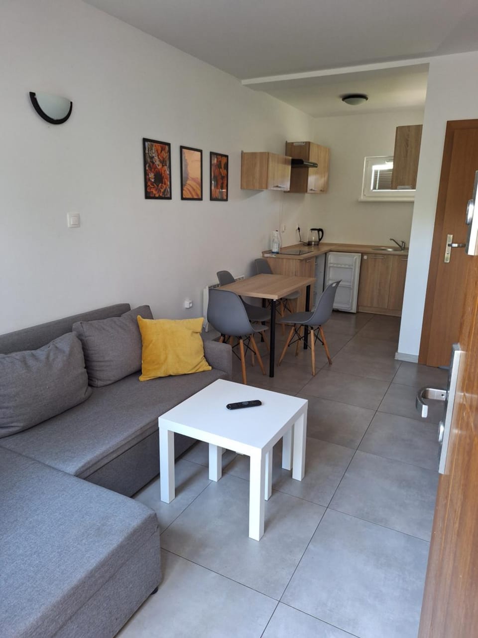 Kitchen or kitchenette, Living room, oven, stove